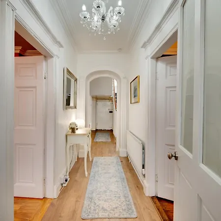 Ferienhaus Salvin House *