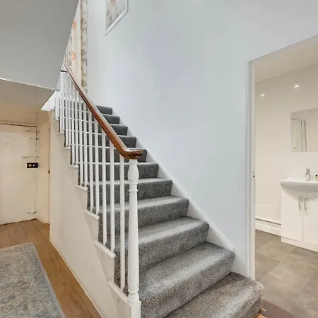 Holiday home Salvin House